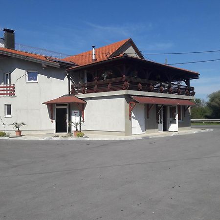 Guesthouse Kod Mosta Karlovac Exteriér fotografie