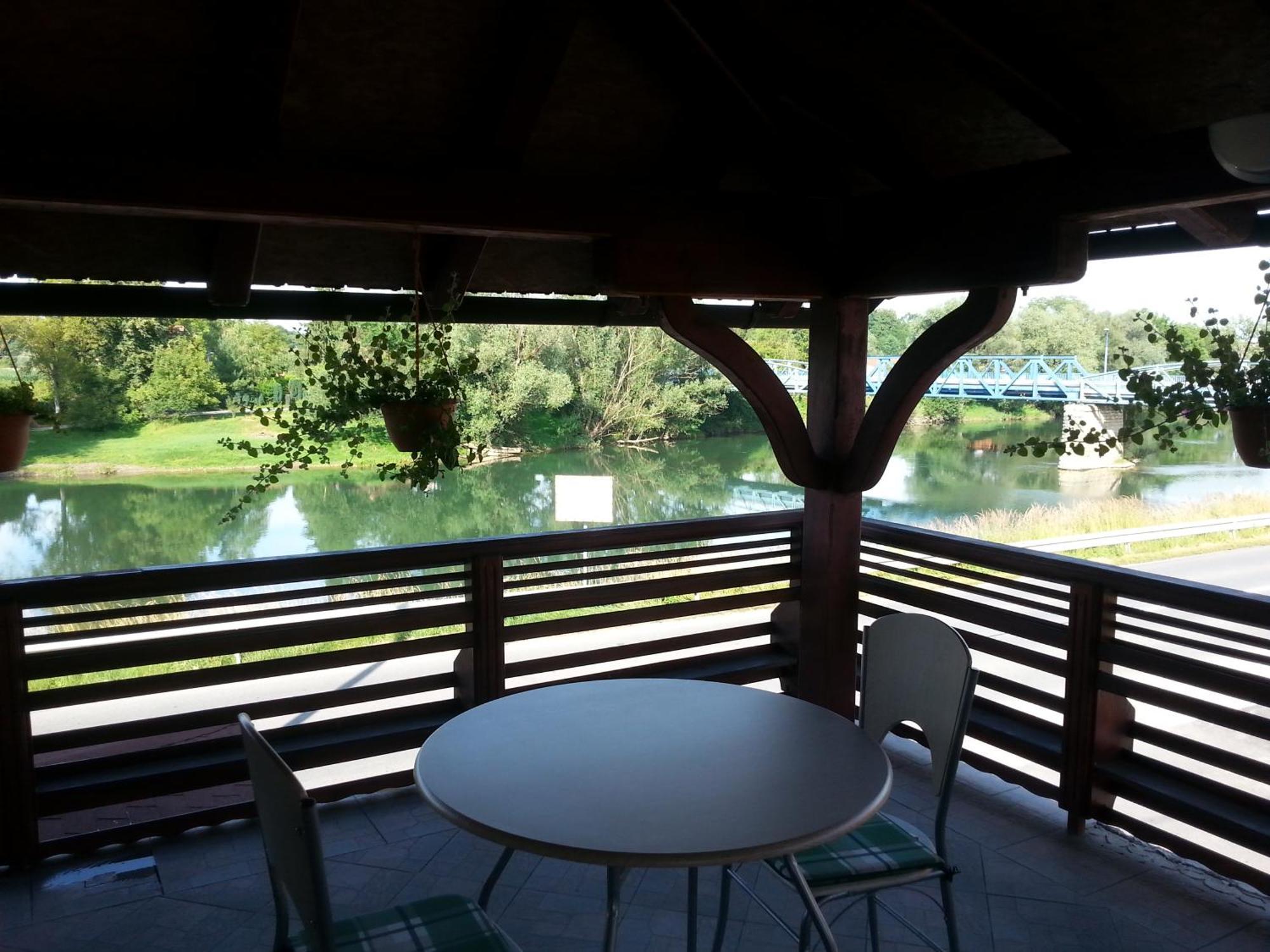 Guesthouse Kod Mosta Karlovac Exteriér fotografie