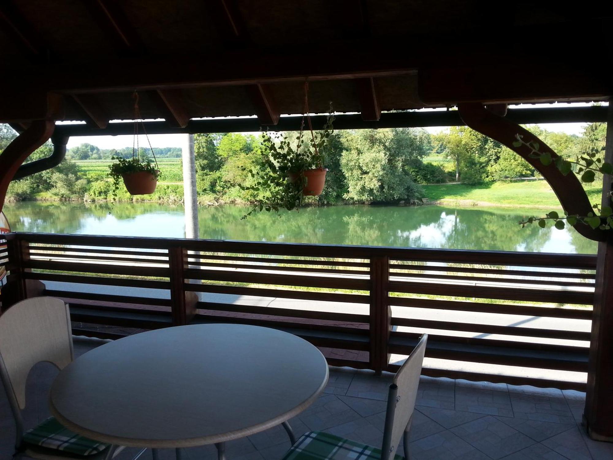 Guesthouse Kod Mosta Karlovac Exteriér fotografie