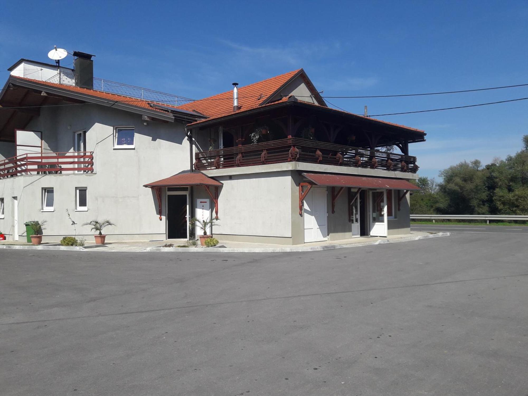 Guesthouse Kod Mosta Karlovac Exteriér fotografie